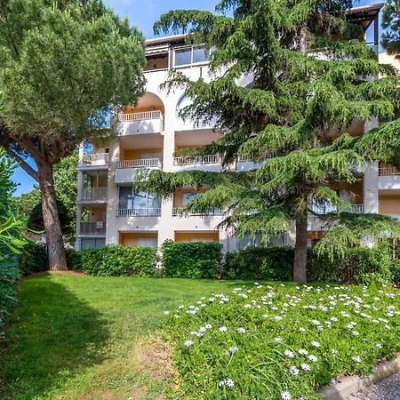 Apartment Nice Studio With Terrace 3 Min From The Beach In Six-fours - Welkeys